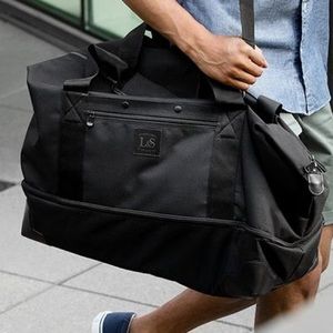 Lo & Sons Rhodes Duffle Bag. Color: black. Never been used.